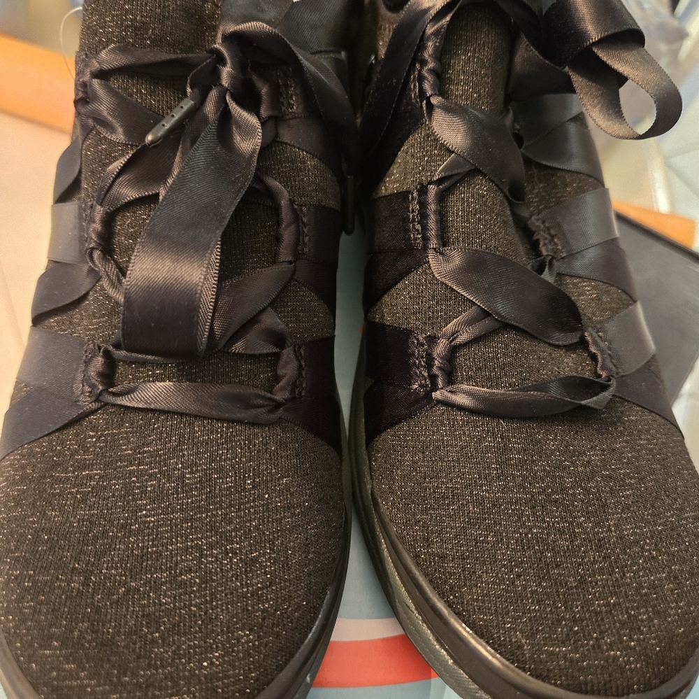 COPY - BZEES, Women's shoes,  NWT,  Size 9.5, ribbon laces, only worn to try-on.
